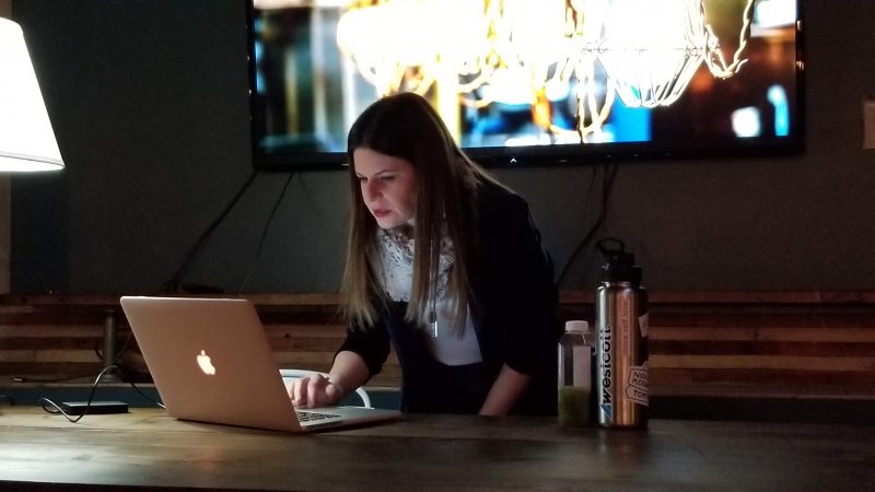 picture of Jen Rozenbaum working on her laptop